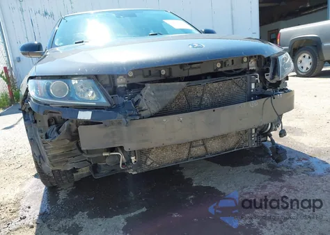 2011 Saab 9-5 Turbo4/Turbo4 Premium z USA, uszkodzony, nr VIN YS3GN4AR1B4003658